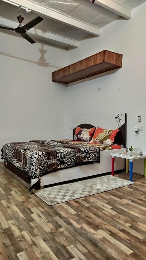 Ira Homestay Mathura - Divine Spiritual Stay Exteriör bild