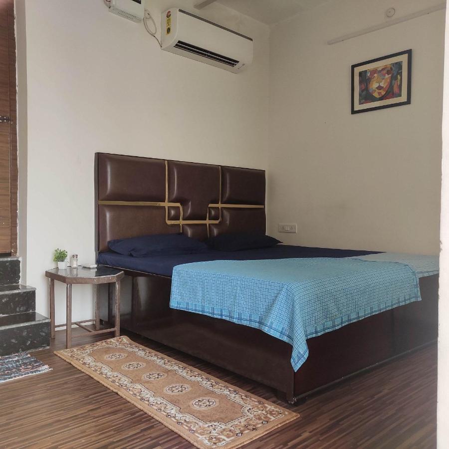 Ira Homestay Mathura - Divine Spiritual Stay Exteriör bild